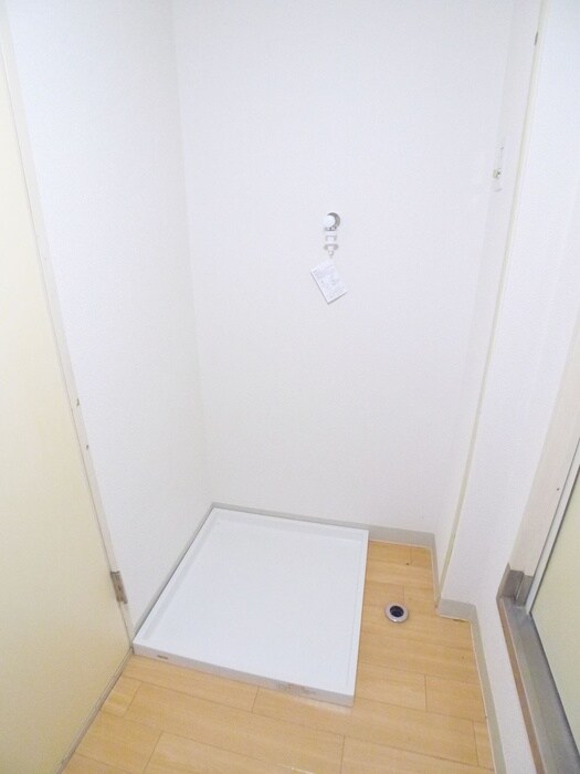 物件内観写真13　(洗濯機置場)