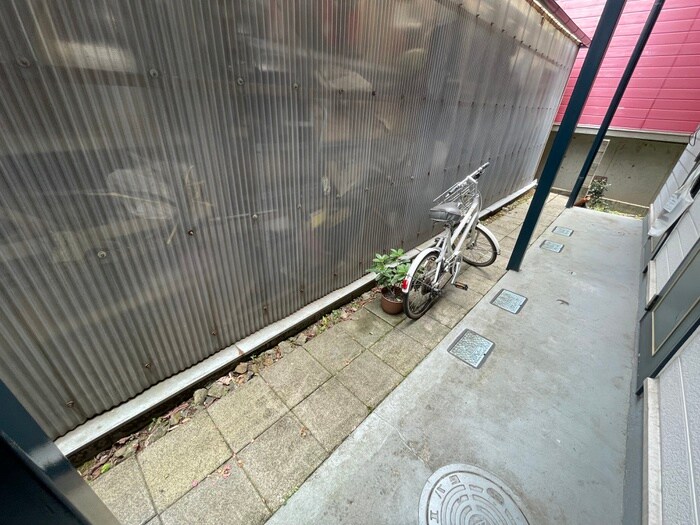 物件外観写真5　(駐輪場)