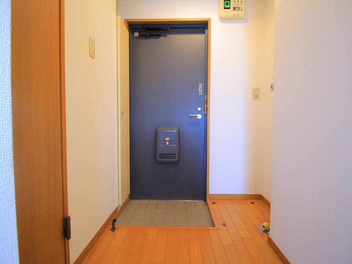 物件内観写真12　(玄関)