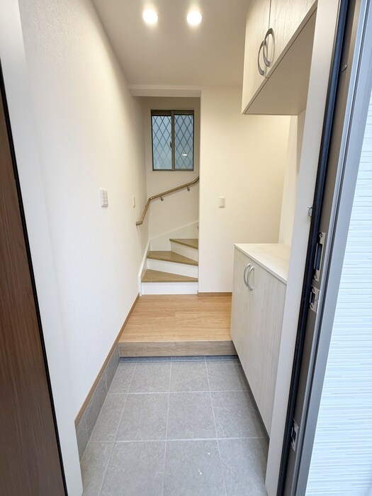 物件内観写真17　(玄関)