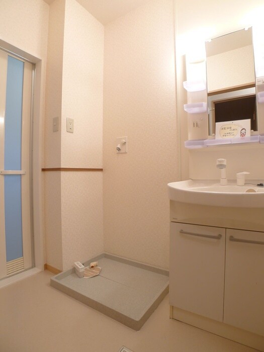 物件内観写真10　(洗濯機置場)