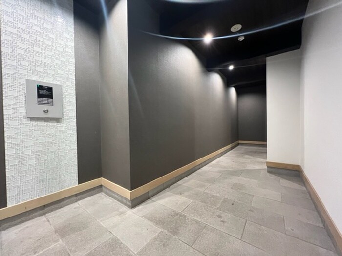 物件外観写真6　(エントランス部分)