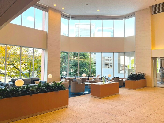 物件外観写真6　(エントランス部分)