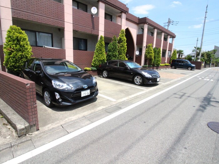 物件外観写真4　(駐車場)