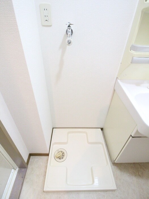 物件内観写真14　(洗濯機置場)