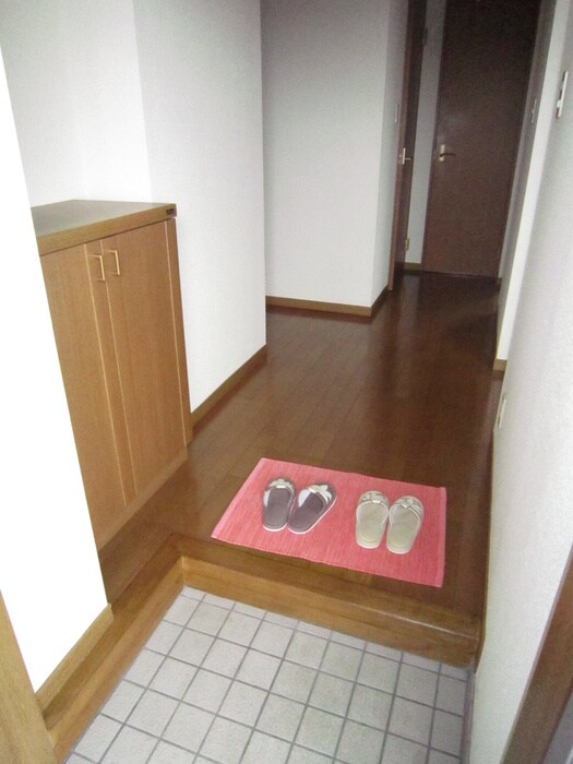 物件内観写真16　(玄関)