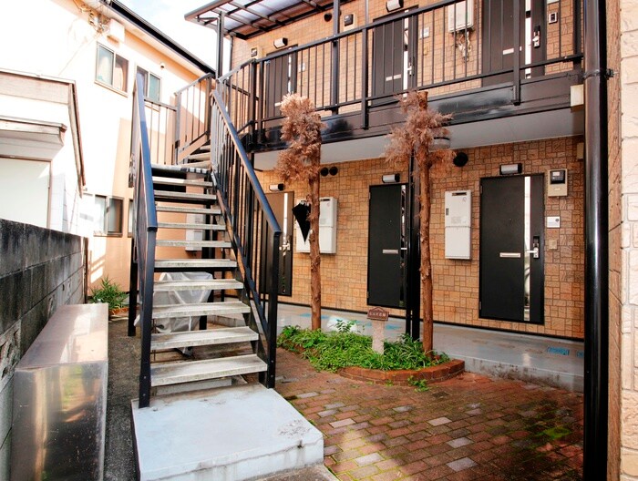 物件外観写真2　(エントランス部分)