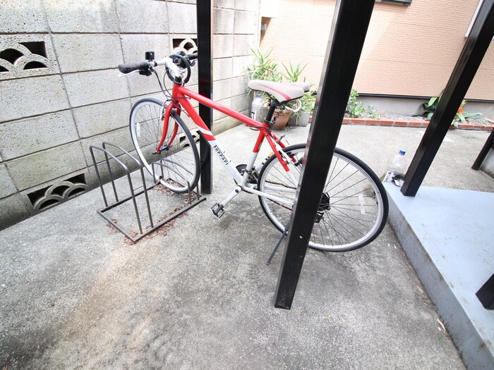 物件外観写真3　(駐輪場)