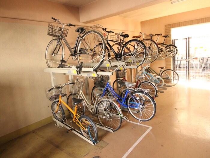 物件外観写真2　(駐輪場)