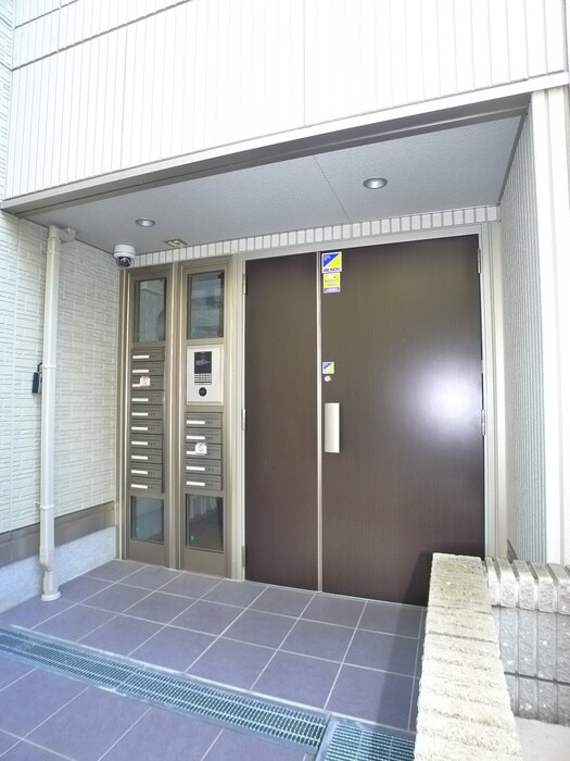 物件外観写真4　(エントランス部分)