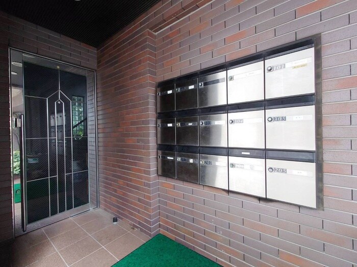 物件外観写真2　(エントランス部分)