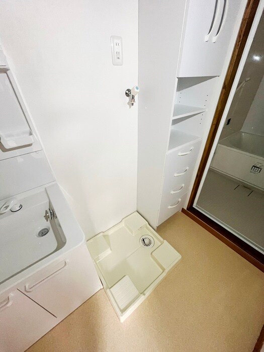 物件内観写真15　(洗濯機置場)