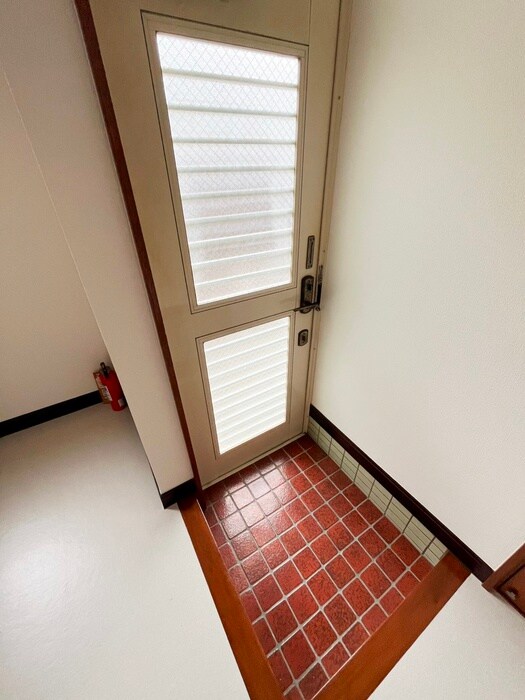 物件内観写真16　(玄関)