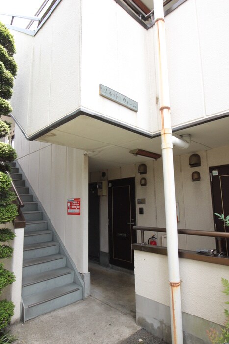 物件外観写真4　(エントランス部分)