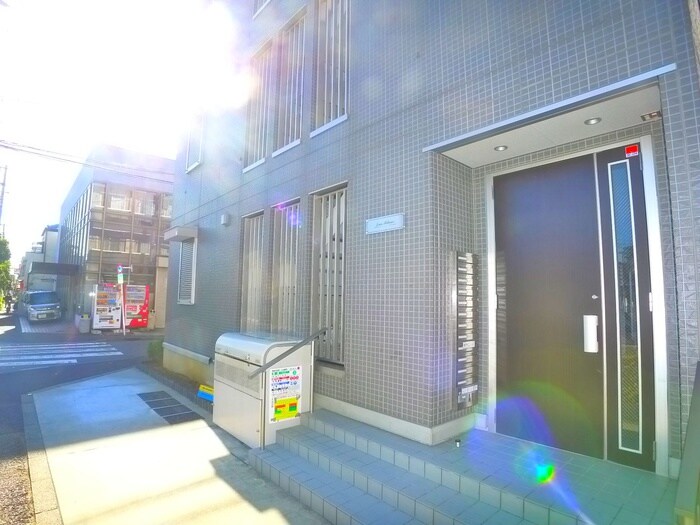 物件外観写真3　(エントランス部分)