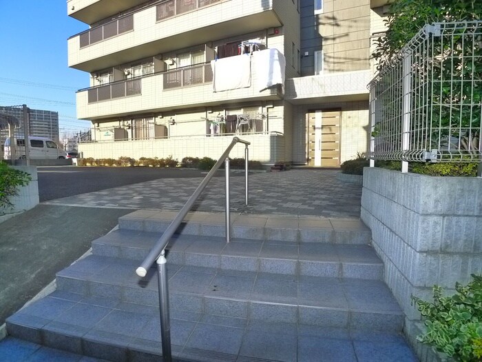 物件外観写真5　(エントランス部分)