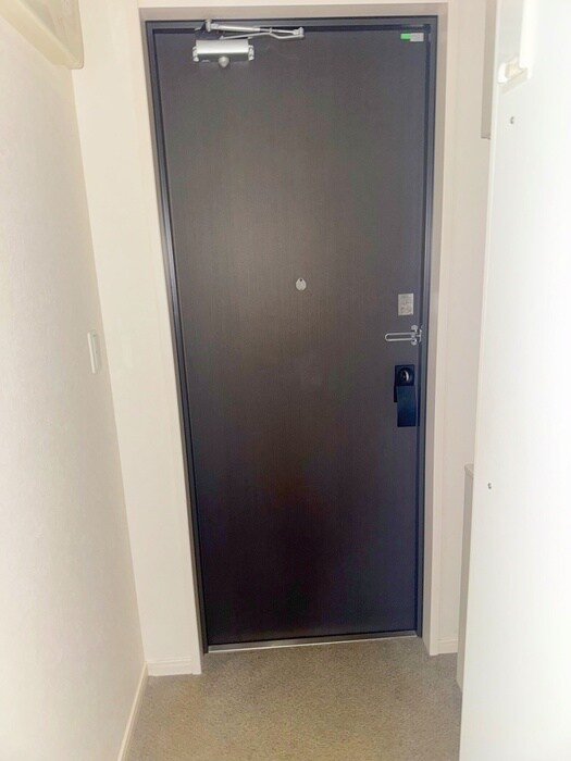 物件内観写真11　(玄関)