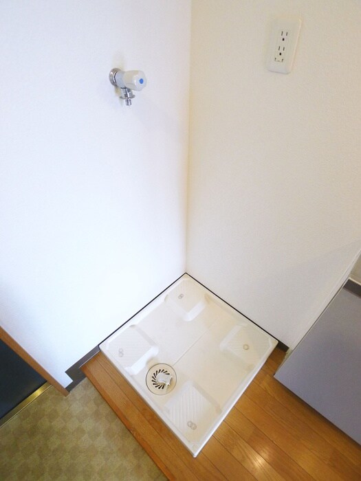 物件内観写真12　(洗濯機置場)