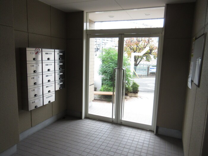 物件外観写真4　(エントランス部分)