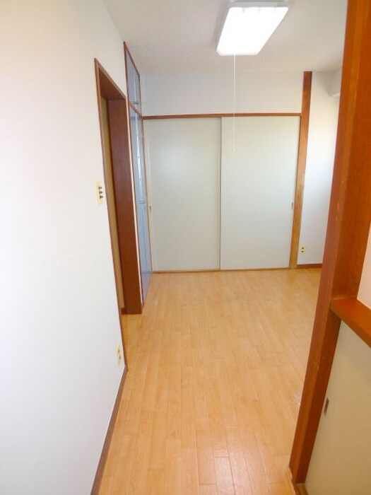 物件内観写真4　(玄関)