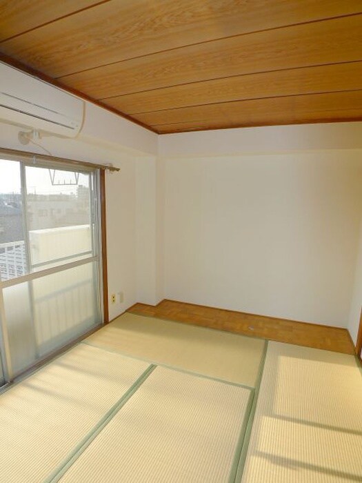 物件内観写真11　(室内からの展望)