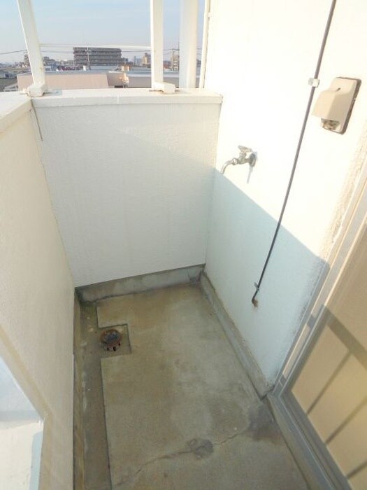 物件内観写真13　(洗濯機置場)