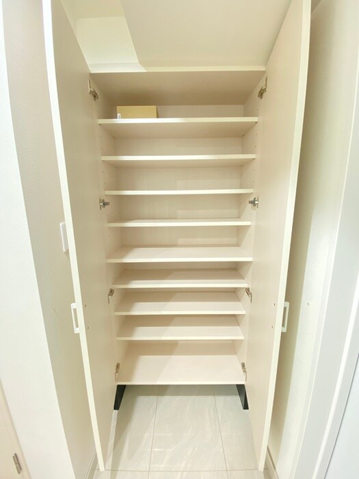 物件内観写真18　(靴箱)