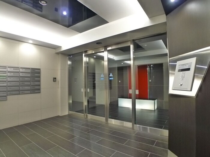 物件外観写真2　(エントランス部分)