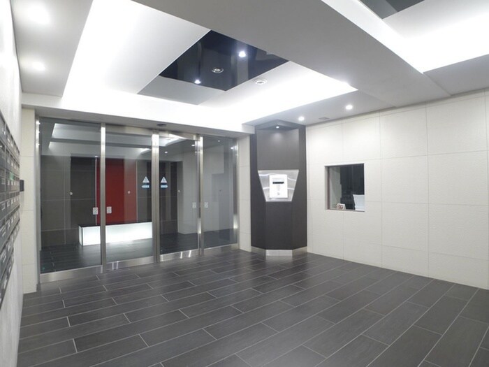 物件外観写真5　(エントランス部分)