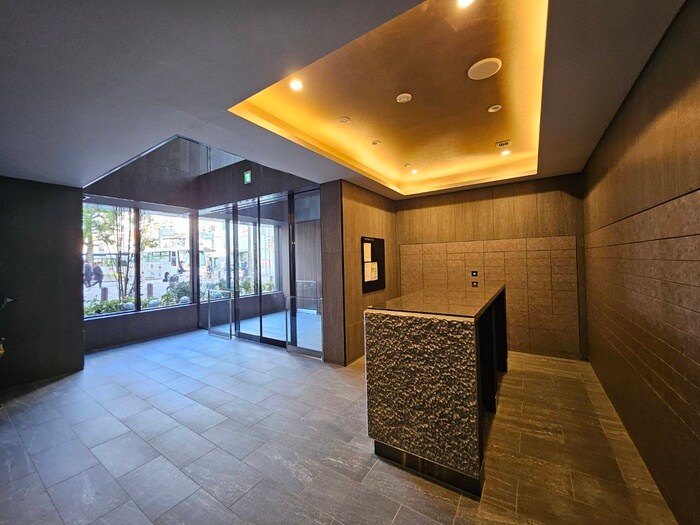 物件外観写真3　(エントランス部分)