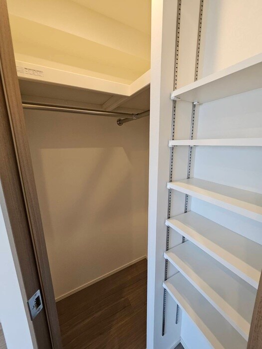 物件内観写真12　(収納)