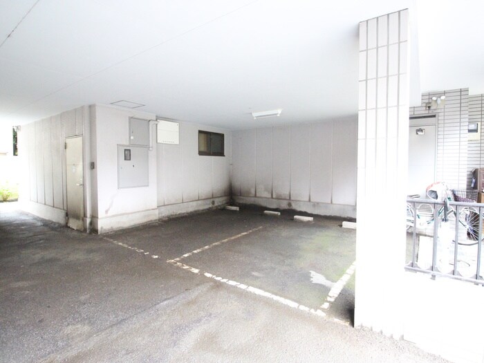 物件外観写真4　(駐車場)