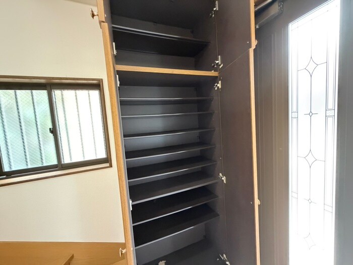 西大泉3丁目貸家の靴箱