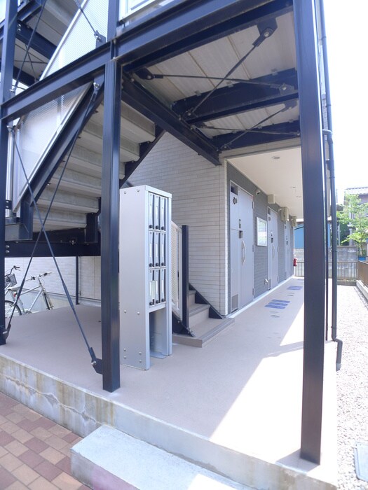 物件外観写真6　(エントランス部分)