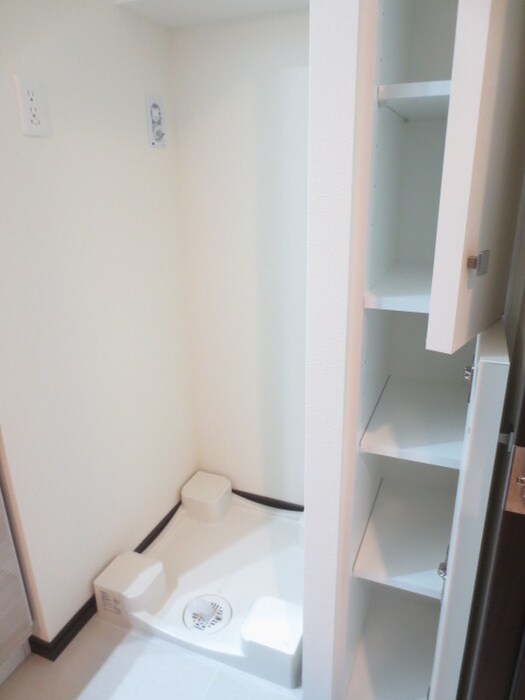 物件内観写真13　(洗濯機置場)