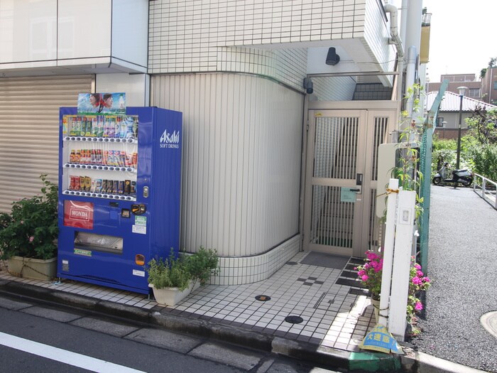 物件外観写真3　(エントランス部分)