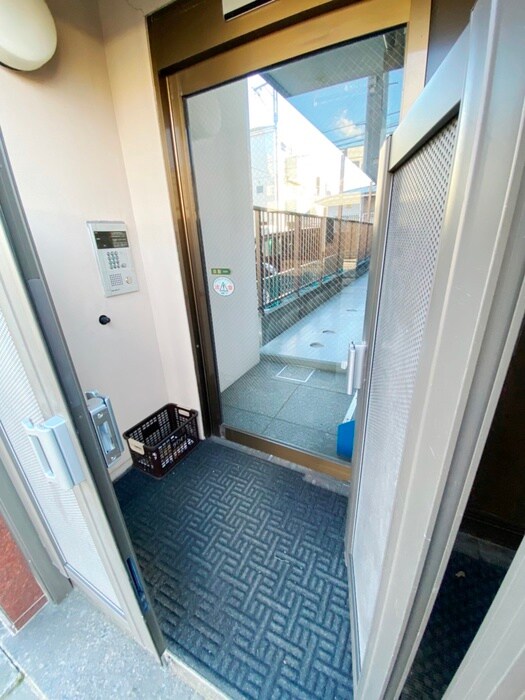 物件外観写真2　(エントランス部分)