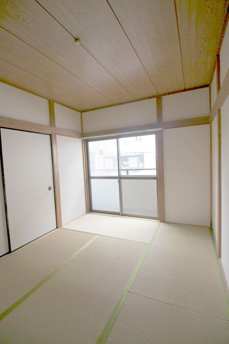 物件内観写真6　(室内からの展望)