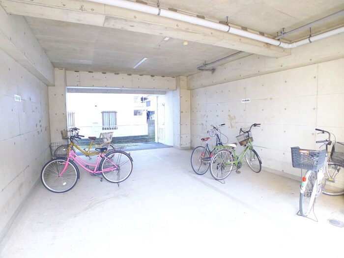 物件外観写真5　(駐輪場)