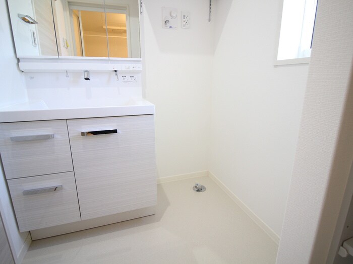 物件内観写真13　(洗濯機置場)