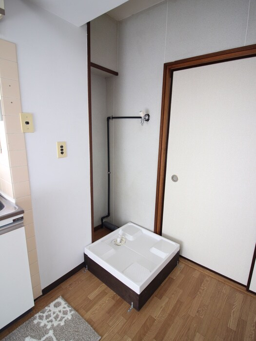 物件内観写真13　(洗濯機置場)