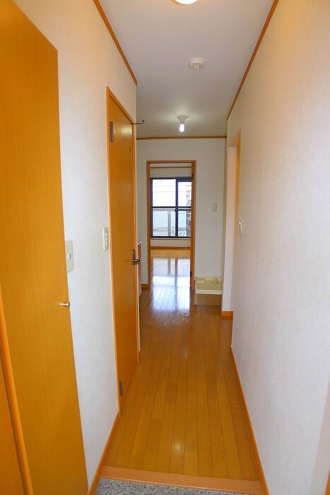 物件内観写真9　(玄関)