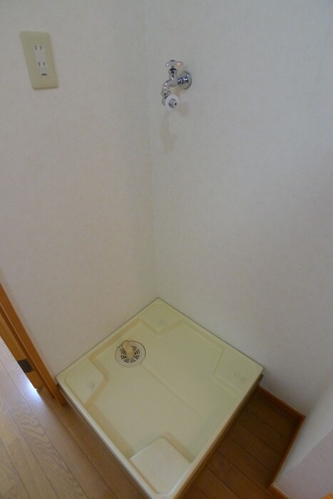 物件内観写真17　(洗濯機置場)