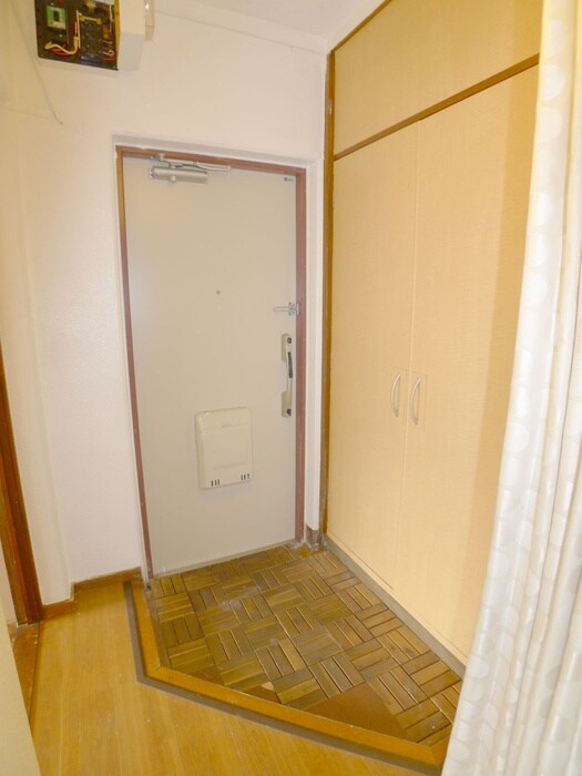 物件内観写真16　(玄関)