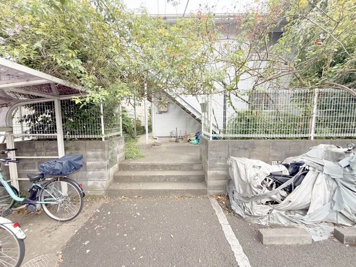 物件外観写真2　(エントランス部分)