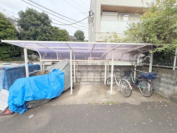 物件外観写真4　(駐輪場)