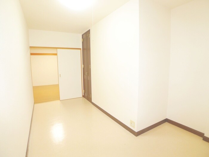 物件内観写真11　(居室)