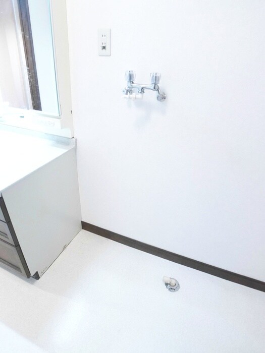 物件内観写真18　(洗濯機置場)