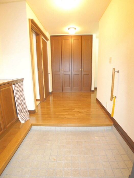 物件内観写真22　(玄関)