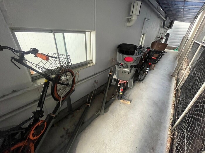 物件外観写真5　(駐輪場)
